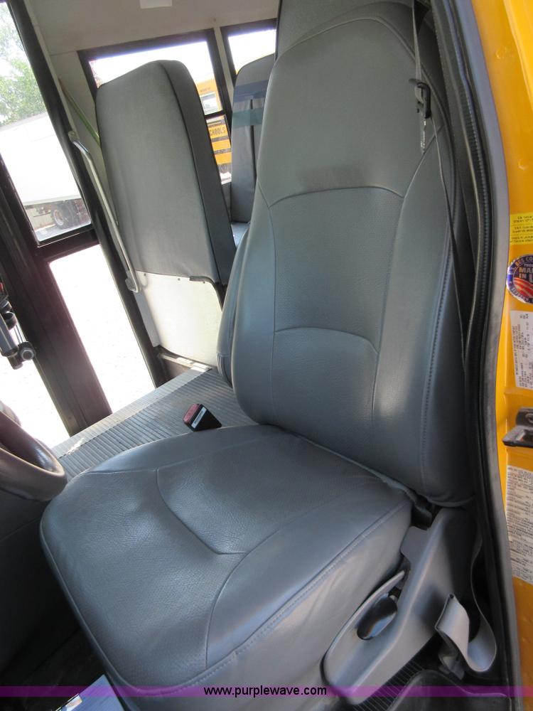image for item I1968 2005 Ford E450 Super Duty school bus