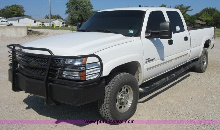 image for item I1974 2007 Chevrolet Silverado Classic 2500HD Crew Cab pickup truck