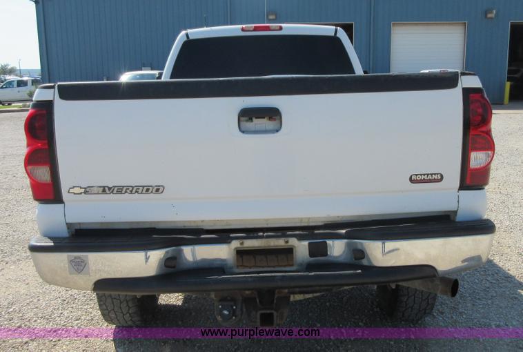 image for item I1974 2007 Chevrolet Silverado Classic 2500HD Crew Cab pickup truck