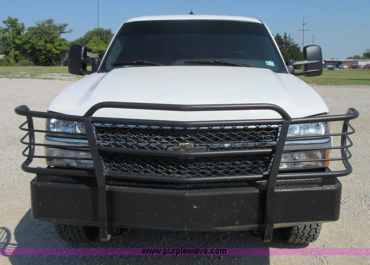 image for item I1974 2007 Chevrolet Silverado Classic 2500HD Crew Cab pickup truck