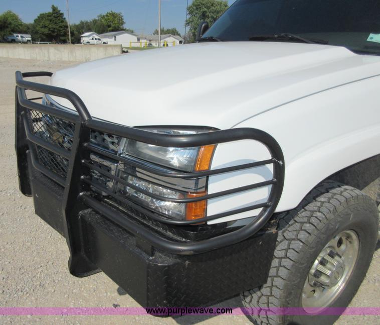 image for item I1974 2007 Chevrolet Silverado Classic 2500HD Crew Cab pickup truck
