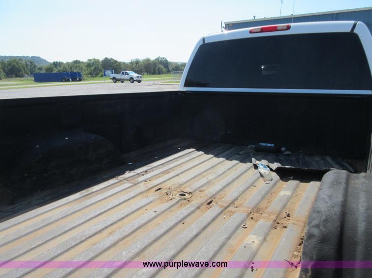 image for item I1974 2007 Chevrolet Silverado Classic 2500HD Crew Cab pickup truck