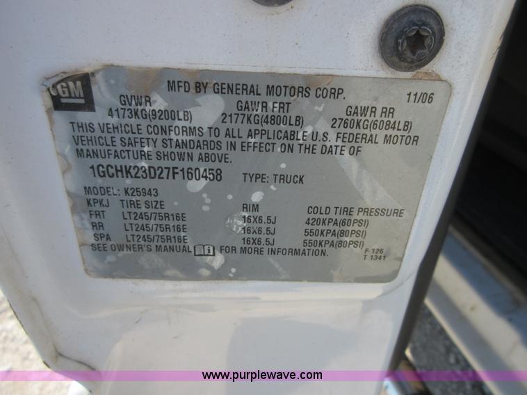 image for item I1974 2007 Chevrolet Silverado Classic 2500HD Crew Cab pickup truck