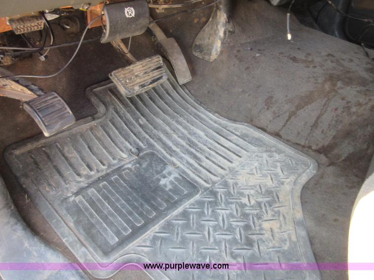 image for item I1974 2007 Chevrolet Silverado Classic 2500HD Crew Cab pickup truck