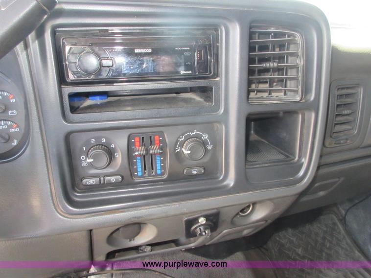 image for item I1974 2007 Chevrolet Silverado Classic 2500HD Crew Cab pickup truck