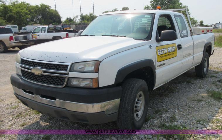 image for item I1991 2005 Chevrolet Silverado 2500HD Ext. Cab pickup truck