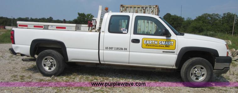 image for item I1991 2005 Chevrolet Silverado 2500HD Ext. Cab pickup truck