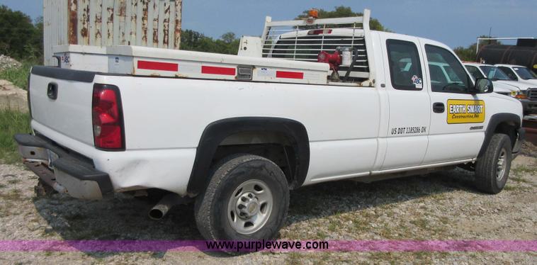 image for item I1991 2005 Chevrolet Silverado 2500HD Ext. Cab pickup truck