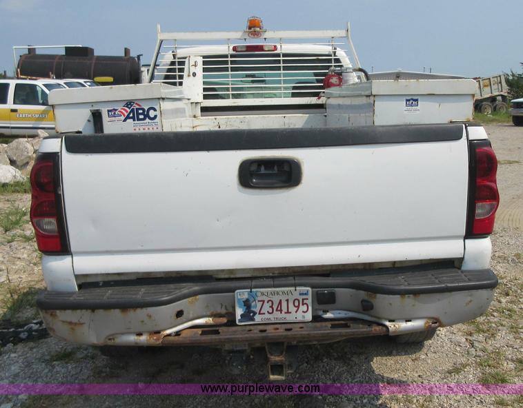 image for item I1991 2005 Chevrolet Silverado 2500HD Ext. Cab pickup truck