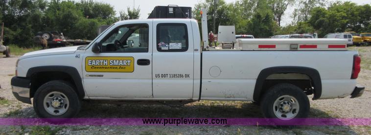 image for item I1991 2005 Chevrolet Silverado 2500HD Ext. Cab pickup truck