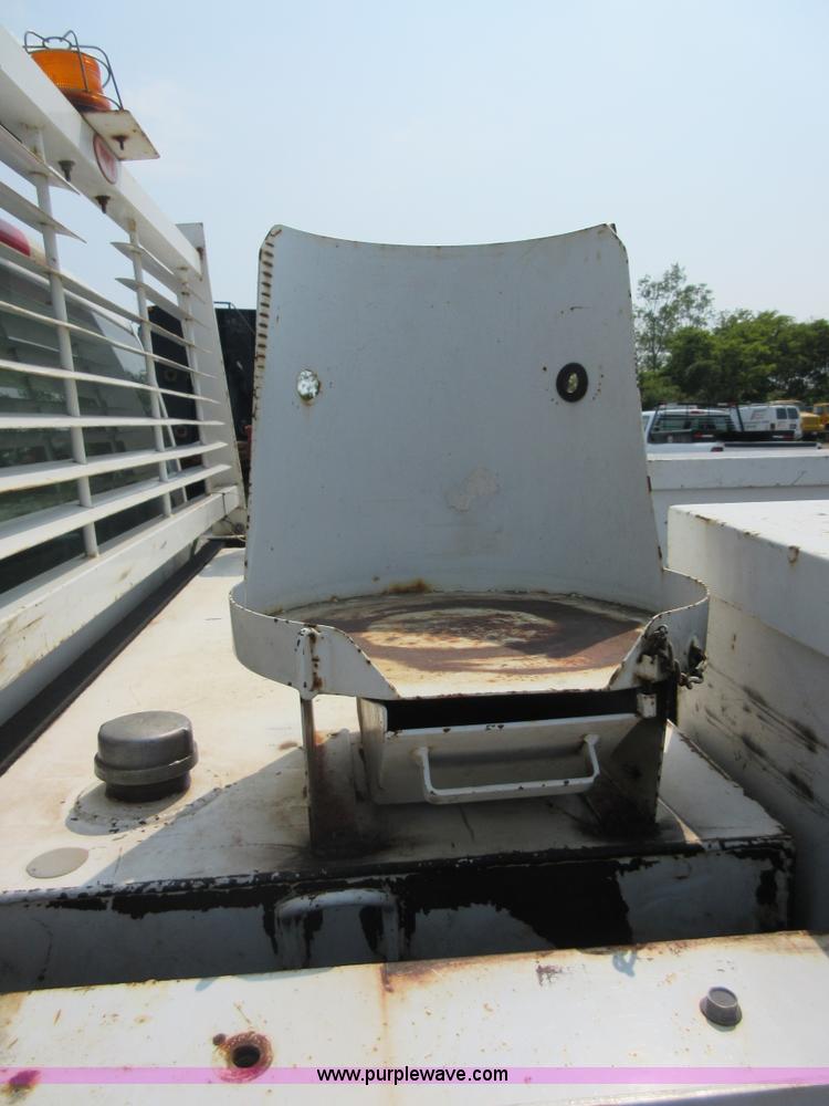 image for item I1991 2005 Chevrolet Silverado 2500HD Ext. Cab pickup truck