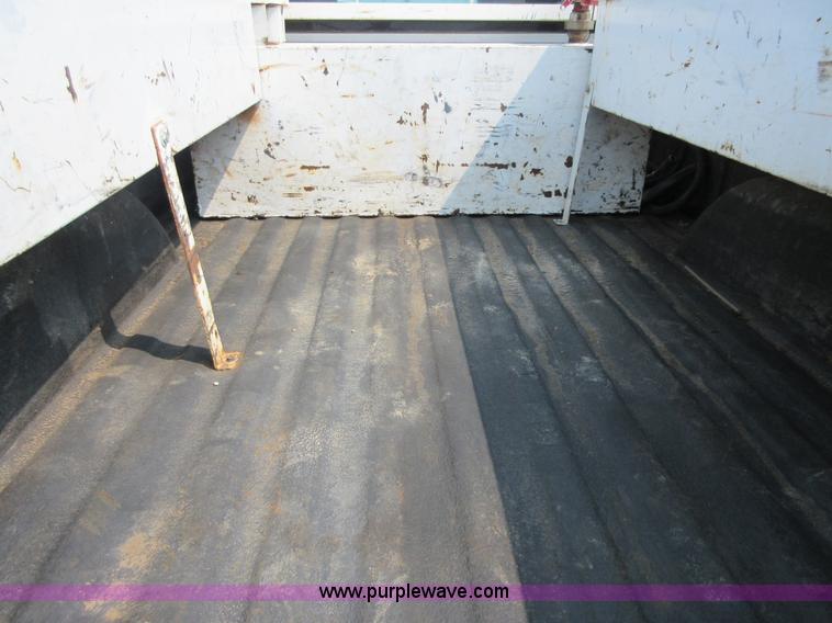 image for item I1991 2005 Chevrolet Silverado 2500HD Ext. Cab pickup truck