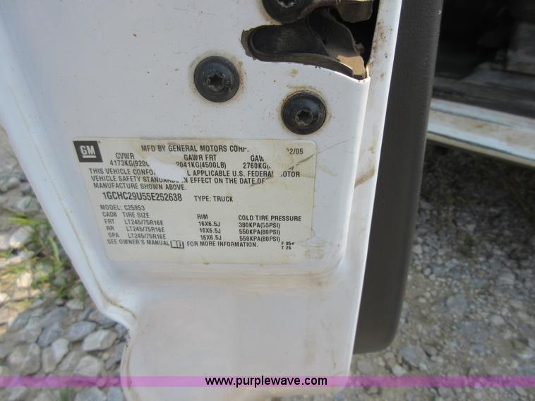 image for item I1991 2005 Chevrolet Silverado 2500HD Ext. Cab pickup truck