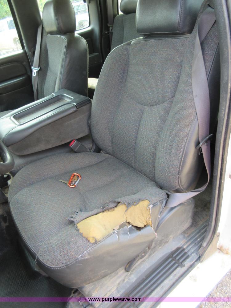 image for item I1991 2005 Chevrolet Silverado 2500HD Ext. Cab pickup truck