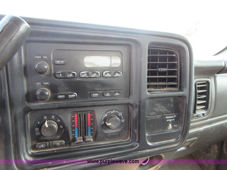 image for item I1991 2005 Chevrolet Silverado 2500HD Ext. Cab pickup truck