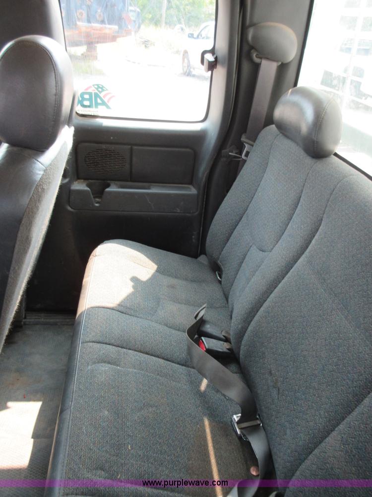 image for item I1991 2005 Chevrolet Silverado 2500HD Ext. Cab pickup truck