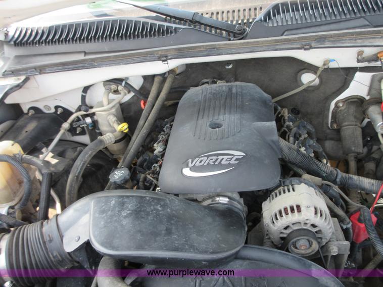 image for item I1991 2005 Chevrolet Silverado 2500HD Ext. Cab pickup truck