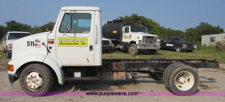 image for item I1995 2002 International 4700 truck cab and chassis