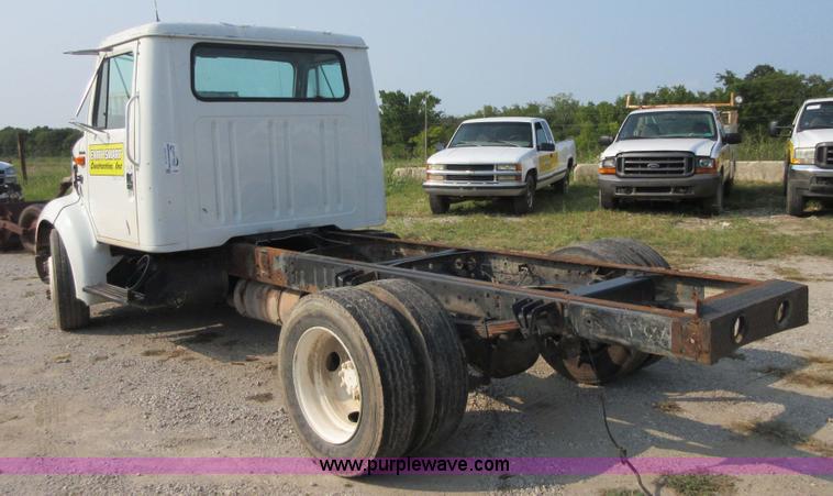 image for item I1995 2002 International 4700 truck cab and chassis