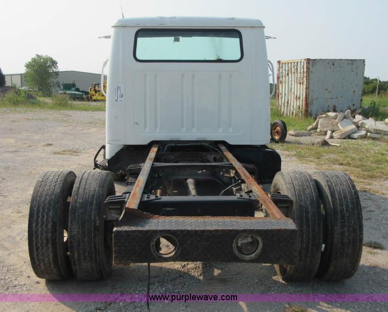 image for item I1995 2002 International 4700 truck cab and chassis