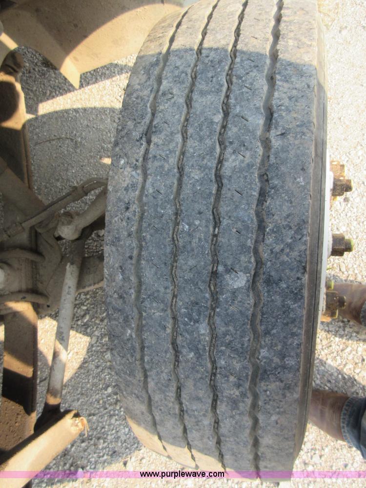 image for item I1995 2002 International 4700 truck cab and chassis