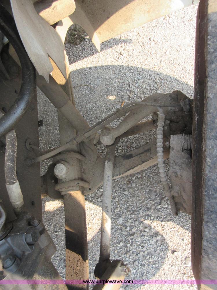 image for item I1995 2002 International 4700 truck cab and chassis