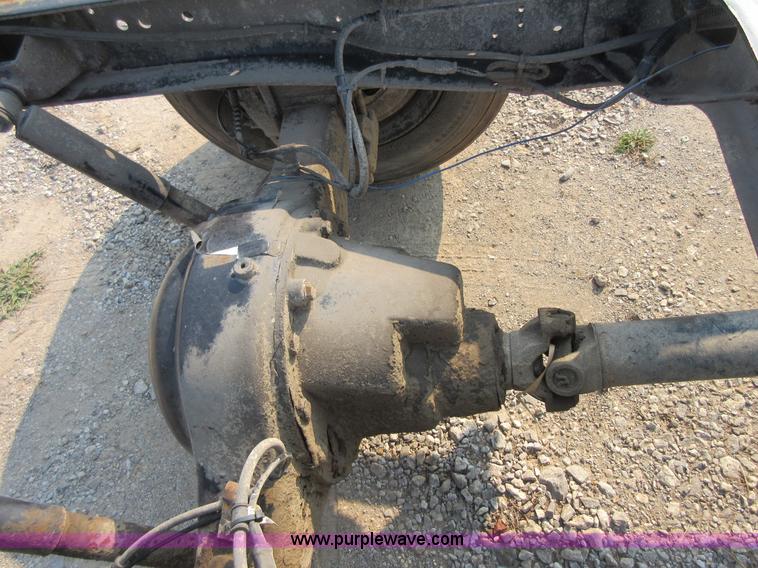 image for item I1995 2002 International 4700 truck cab and chassis