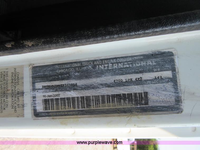 image for item I1995 2002 International 4700 truck cab and chassis