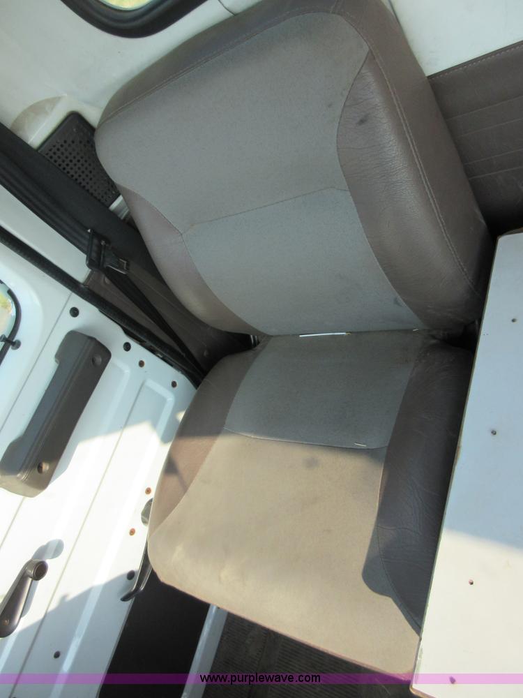 image for item I1995 2002 International 4700 truck cab and chassis