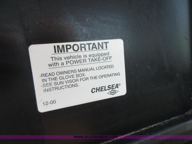 image for item I1995 2002 International 4700 truck cab and chassis