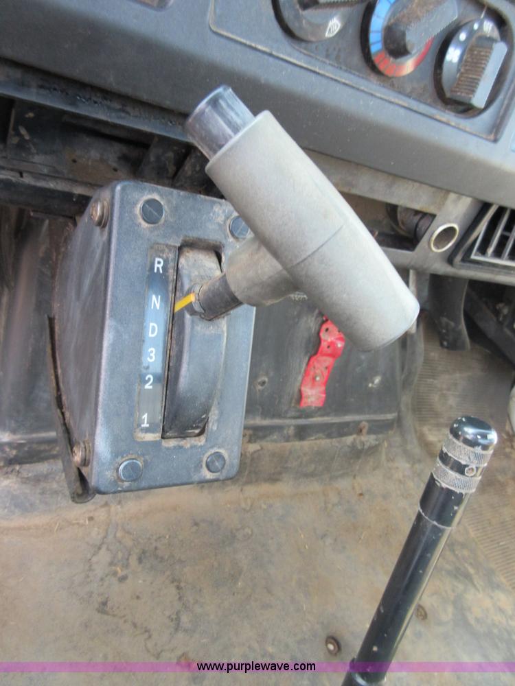 image for item I1995 2002 International 4700 truck cab and chassis