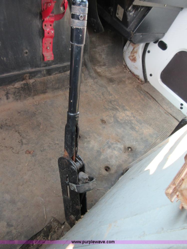 image for item I1995 2002 International 4700 truck cab and chassis