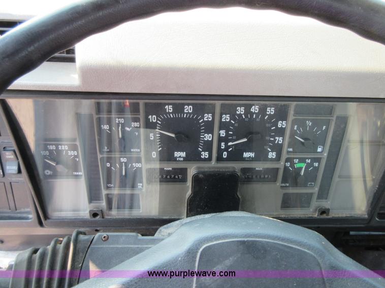 image for item I1995 2002 International 4700 truck cab and chassis