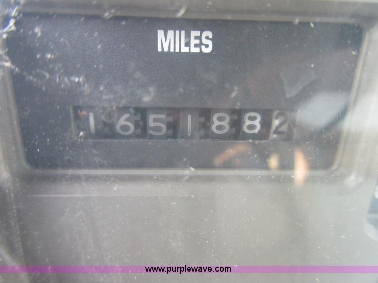 image for item I1995 2002 International 4700 truck cab and chassis