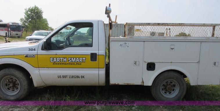 image for item I1998 2000 Ford F250 Super Duty utility truck