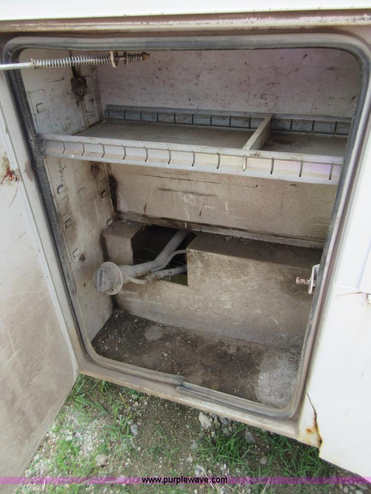 image for item I1998 2000 Ford F250 Super Duty utility truck