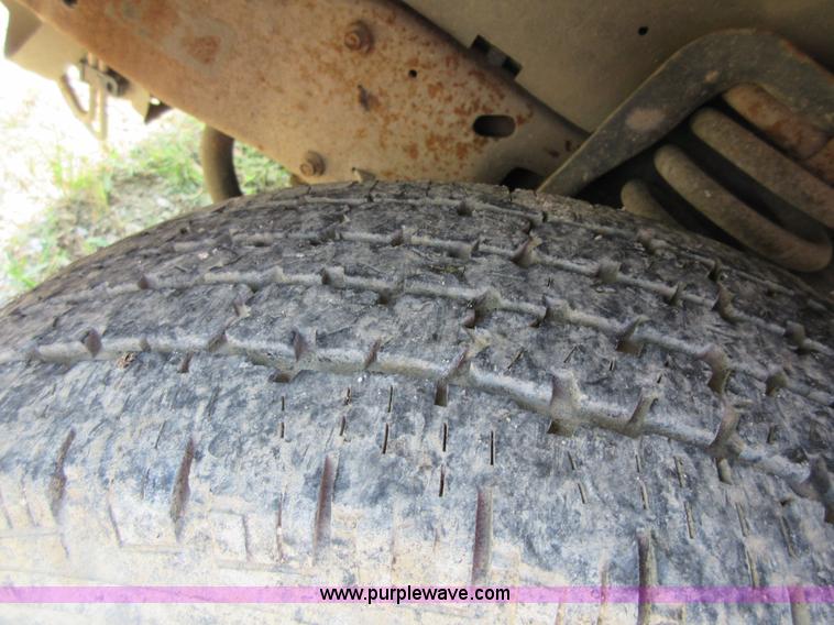 image for item I1998 2000 Ford F250 Super Duty utility truck