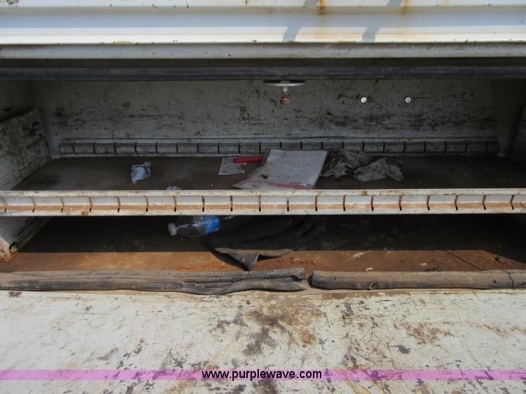 image for item I1998 2000 Ford F250 Super Duty utility truck