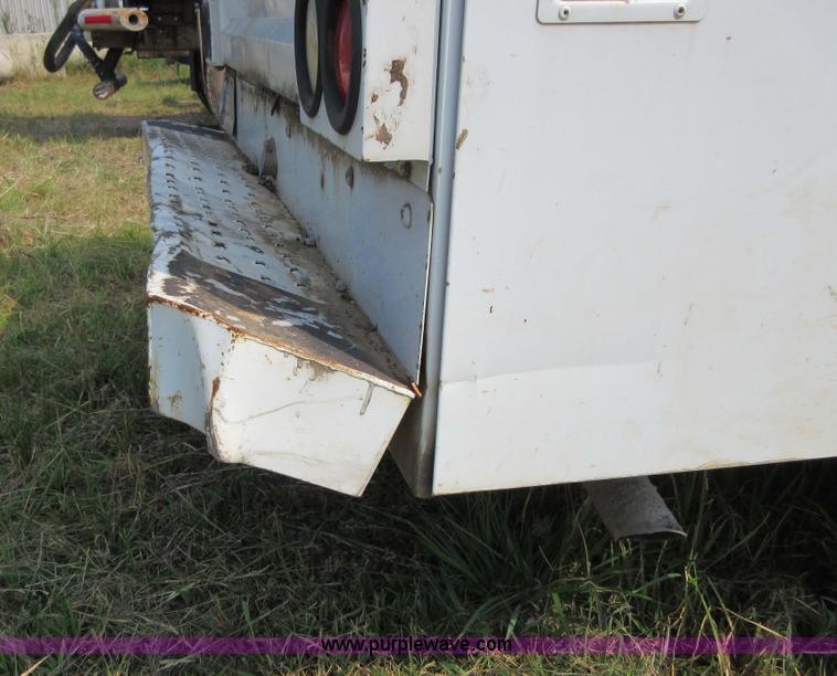 image for item I1998 2000 Ford F250 Super Duty utility truck