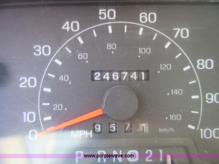 image for item I1998 2000 Ford F250 Super Duty utility truck