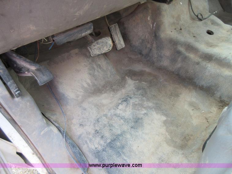 image for item I1998 2000 Ford F250 Super Duty utility truck