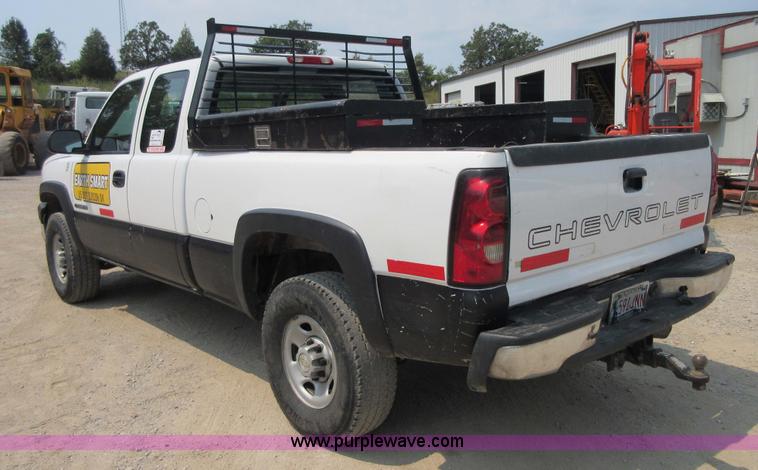 image for item I2000 2006 Chevrolet Silverado 2500HD Ext. Cab pickup truck