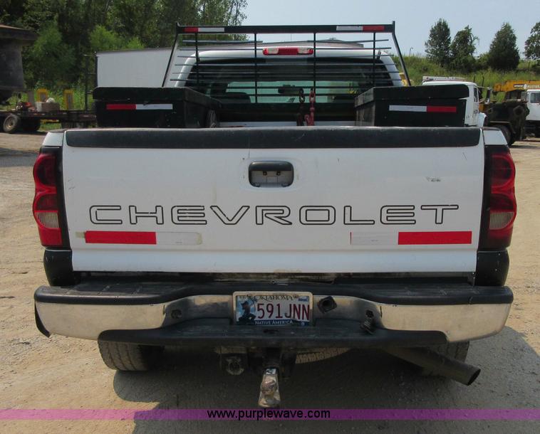 image for item I2000 2006 Chevrolet Silverado 2500HD Ext. Cab pickup truck