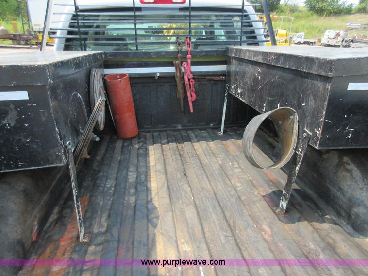 image for item I2000 2006 Chevrolet Silverado 2500HD Ext. Cab pickup truck