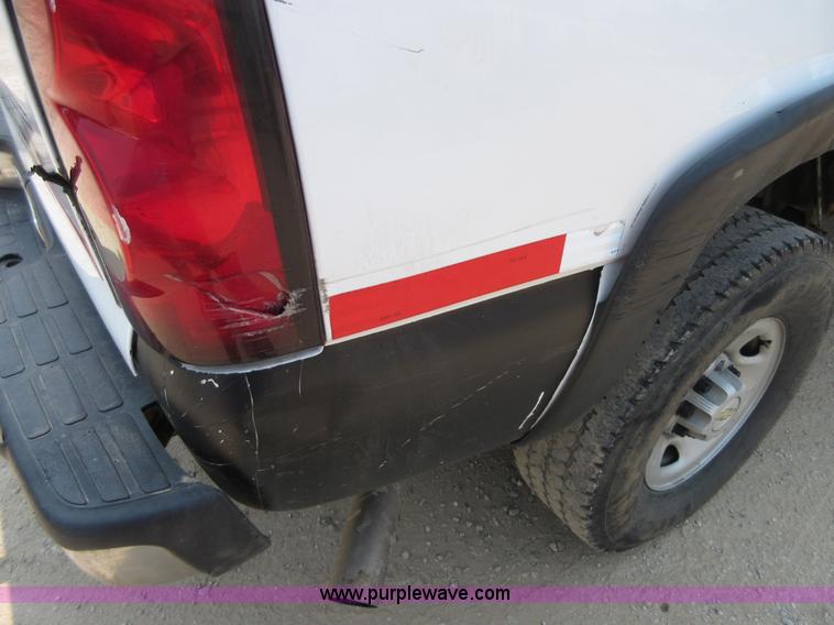 image for item I2000 2006 Chevrolet Silverado 2500HD Ext. Cab pickup truck
