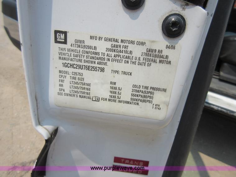 image for item I2000 2006 Chevrolet Silverado 2500HD Ext. Cab pickup truck