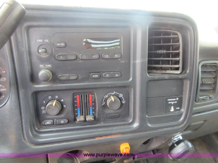 image for item I2000 2006 Chevrolet Silverado 2500HD Ext. Cab pickup truck