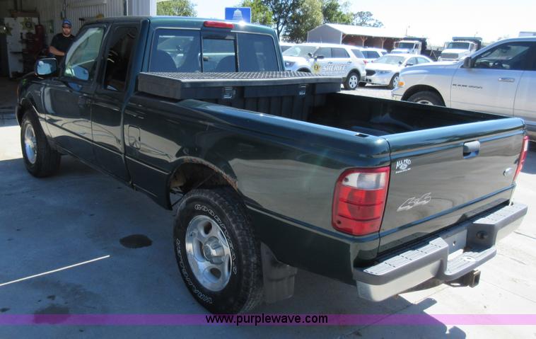 image for item I6442 2003 Ford Ranger SuperCab pickup truck