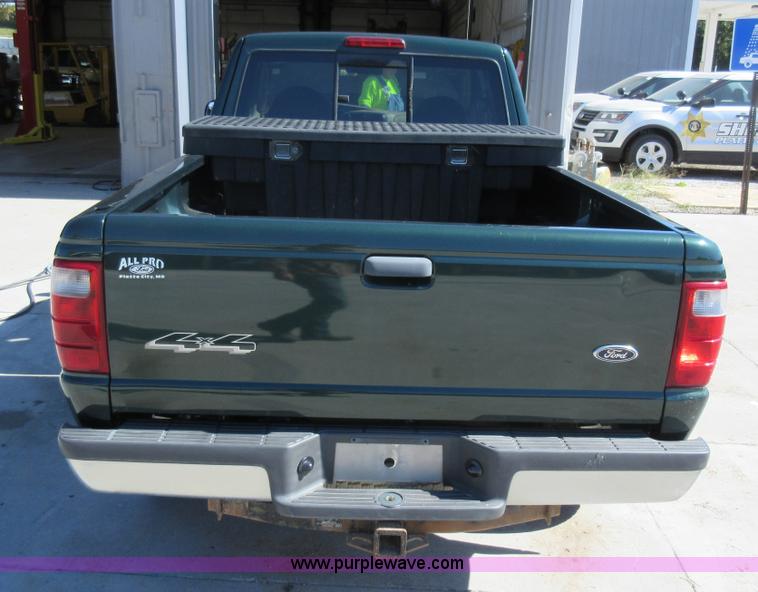 image for item I6442 2003 Ford Ranger SuperCab pickup truck