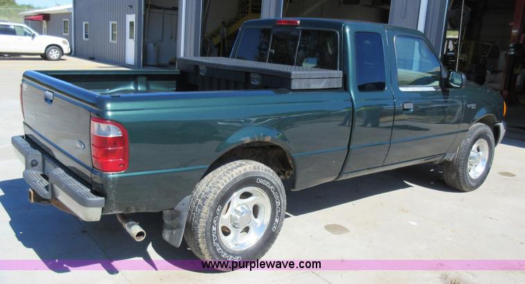 image for item I6442 2003 Ford Ranger SuperCab pickup truck